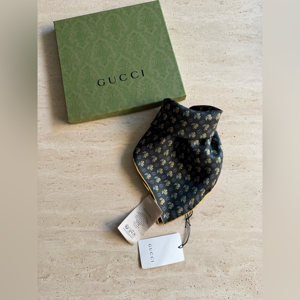 NWT GUCCI GG LOGO & ROSE SQUARE SILK GREEN SCARF💚💝 - Picture 3 of 12